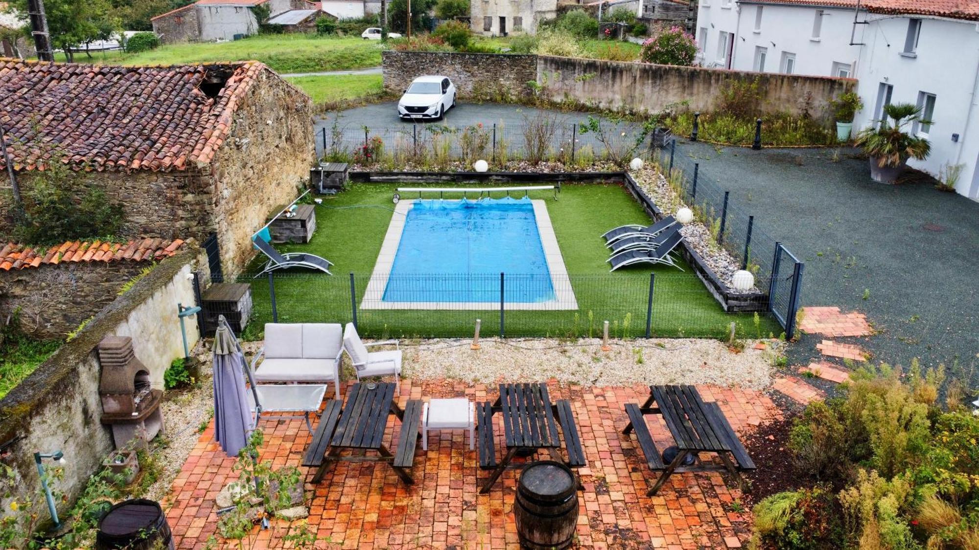 Апартаменти Domaine Des 5 Roses - Rose Rouge La Guierche Екстер'єр фото