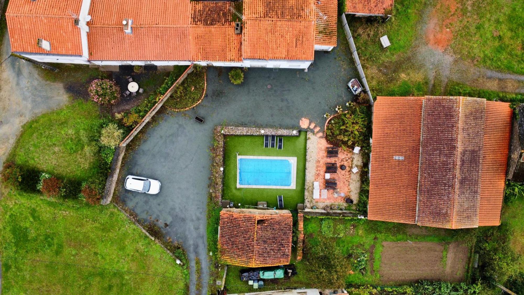 Апартаменти Domaine Des 5 Roses - Rose Rouge La Guierche Екстер'єр фото